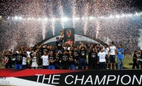Persib Bandung berhasil menjuarai turnamen Piala Presiden setelah di babak final, Minggu (18/10/2015) malam, mengalahkan Sriwijaya FC dengan skor 2-0.     