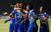 Gol pertama dicetak oleh Achmad Jufriyanto saat kick-off baru berusia tujuh menit, melalui tendangan bebas langsung yang berjarak sekitar 9 meter dari depan kotak penalti SFC.