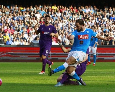 Napoli Taklukkan Fiorentina 2-1