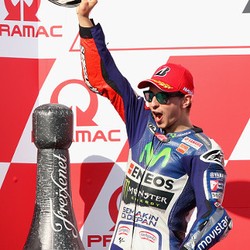 Lorenzo: Untung Iannone Tahan Rossi