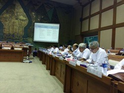 Menteri ESDM Rapat dengan DPR, Bahas Anggaran Rp 8,56 Triliun