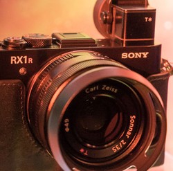 Mengintip Sony A7S II & RX1R II dari Kegelapan