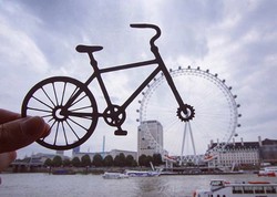 Kreasi Kertas, Cara Unik Foto Traveling di Instagram