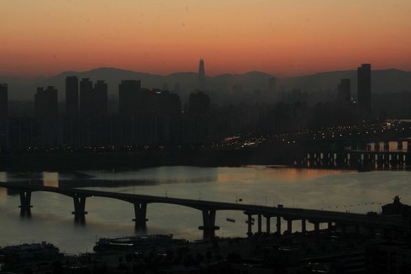 Cantiknya Sunrise di Kota Seoul