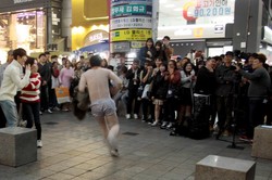 Ini Bedanya Street Art di Seoul dan Xian