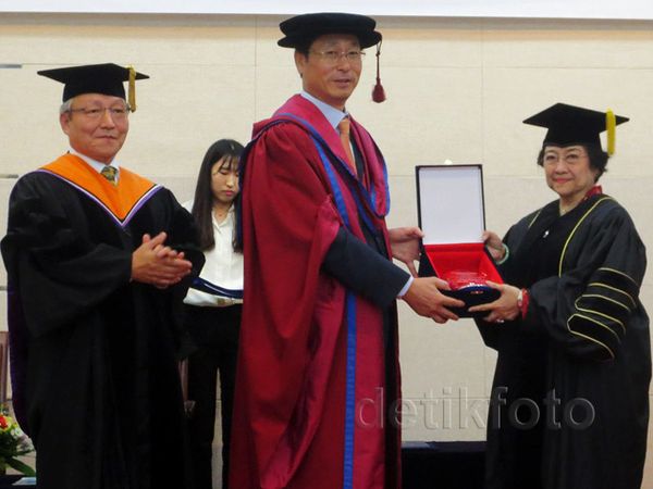 Megawati Terima Gelar Doctor Honoris Causa di Korsel