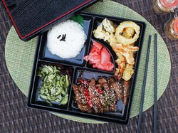 Rayakan Hari Senin dengan Makan Siang Enak di The Lounge dan The Restaurant