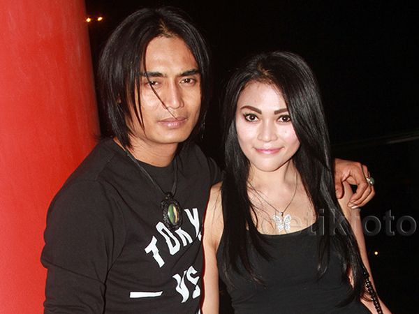 Ehm... Charly dan Regina Mesra Lagi