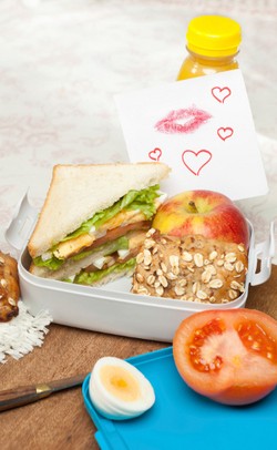 5 Kejutan Manis untuk Pasangan yang Bisa Disiapkan Dalam Bekal Makan Siang