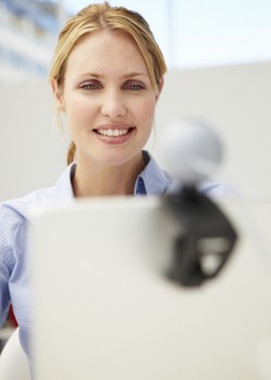 Tips Menarik Perhatian Saat Wawancara Kerja Via Skype