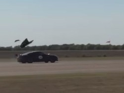 Ngeri, Kap Nissan GT-R Bertenaga 1.600 HP Terbang di Kecepatan Tinggi