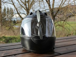 Unik, Baling-baling Ini Bisa Sapu Air di Kaca Helm