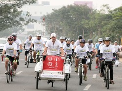 Bule Gowes Becak Lintas 7 Provinsi Akhirnya Sampai di Jakarta