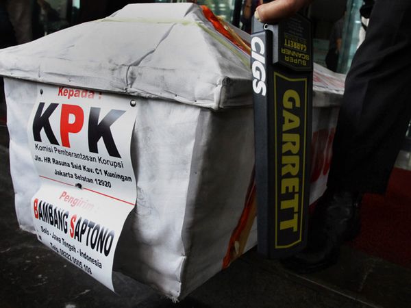 Protes Revisi, KPK Dikirimi Peti Mati