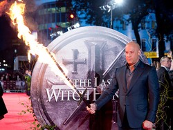 Vin Diesel Bawa Pedang Berapi di Premiere Filmnya