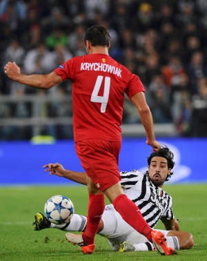 Khedira Waspadai Serangan Balik Gladbach