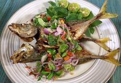 Resep Ikan: Ikan Goreng Salsa Bawang Merah