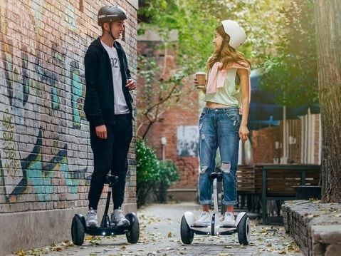 Menunggangi 'Segway' Mini Ala Xiaomi