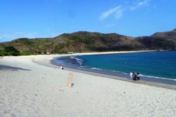Mawun, Pantai Surga yang Sepi di Lombok