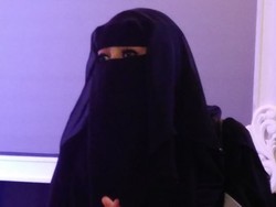 Bagaimana Pernikahan Soraya Abdullah dan Indra Bruggman Digelar?