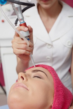 Mengenal Perawatan Peremajaan Kulit Sesuai Kebutuhan & Aktivitas