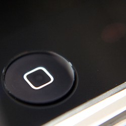 Apple yang Sulit Diajak Buka-bukaan