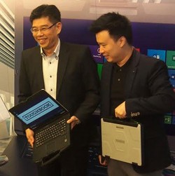 Duo Laptop Panasonic Siap Dibanting