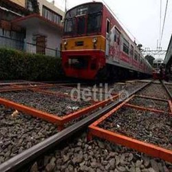 Transportasi Massal di Jakarta yang Bisa Diandalkan Hanya KRL