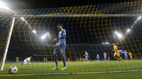 Bertandang ke Borisov Arena, Rabu (21/10/2015) dinihari WIB, Barca sempat kesulitan di babak pertama. Mereka dominan dan menciptakan banyak peluang, namun gagal dalam penyelesaian akhir. REUTERS/Vasily Fedosenko.