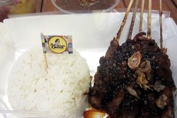 Omas Kitchen: Ah, Enaknya Sate Khas Sumba dan Breine Bonen Soep Racikan Oma