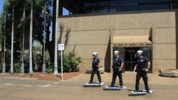 Canda Polisi Australia Mengenang Film Back to the Future 