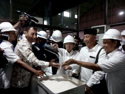Blusukan ke Pabrik Situbondo, Rini: Orang Jakarta Nilai Gula BUMN Kotor
