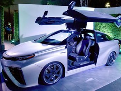 Toyota Mirai Terinspirasi Back to The Future