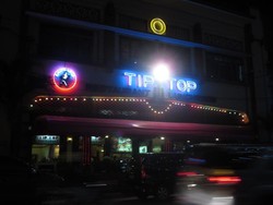 Makan Enak di Medan, Restoran Tip Top Tempatnya