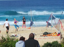 Pantai, Bikini & Voli, Seperti Ini Musim Dingin di Australia