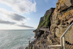 Jalan Mengerikan di Irlandia Tapi Pemandangannya Laut Cantik