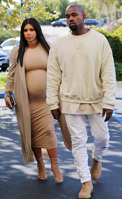 Penampilan Monokrom Keluarga Kardashian Rayakan Ulang Tahun Kim ke-35