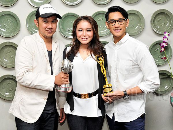 Rossa dan Afgan Bangga Raih Penghargaan di APM 2015