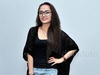 Tank Top dan Celana Robek, Gaya Kasual ala Siti Badriah