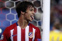 Oliver Torres merayakan golnya. REUTERS/Juan Medina.