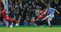 City baru bisa menciptakan gol kedua sekaligus kemenangannya di menit-menit akhir melalui aksi De Bruyne. Reuters/Jason Cairnduff.