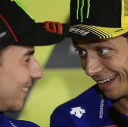 Duel Babak Pertama Rossi vs Lorenzo