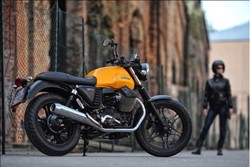 Moto Guzzi V7 II Siap Dihadirkan Untuk Penggemar Motor Besar Tanah Air