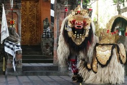 Sahadewa, Panggung Pertunjukan Tari Barong di Bali