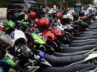 Parkir Liar Memakan Badan Jalan Teluk Betung