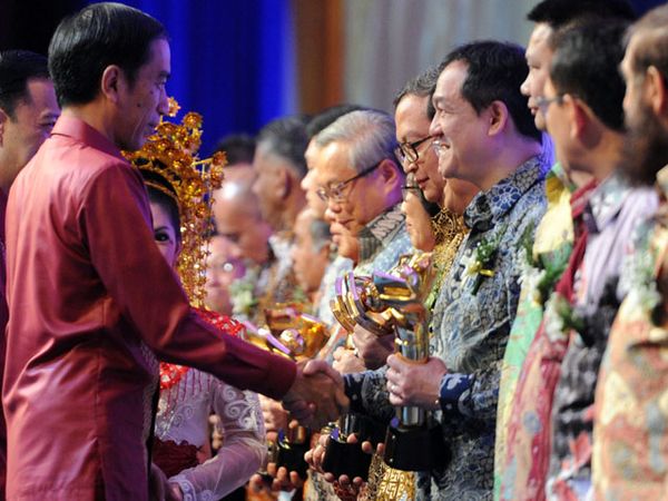 Pemberian Penghargaan Primaniyarta