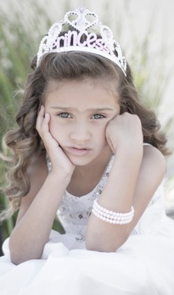 5 Bentuk Ambisi Orangtua yang Ingin Anaknya Jadi Terkenal