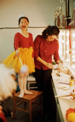 5 Faktor Utama yang Membuat Orangtua Terobsesi Populerkan Anaknya