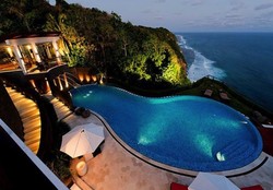 Mencari Keindahan Surga Dunia di Pecatu