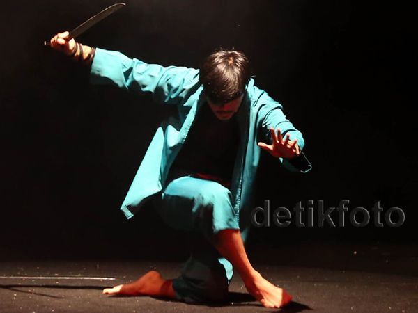 Aksi Silat Betawi dalam Pentas Jawara